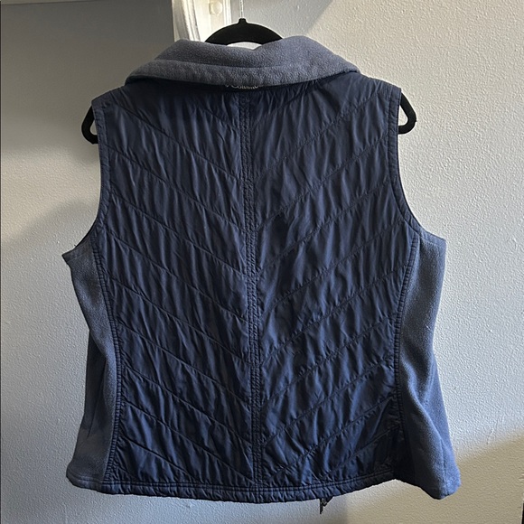 Women's Columbia Navy Quilted Vest - Picture 4 of 5